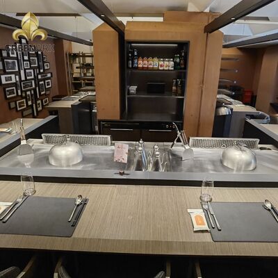 ร้านอาหาร ภารกิจหนัก 8KW พลังงาน 11 ที่นั่ง อาหารเกรดสแตนเลสสแตนเลส Teppanyaki โต๊ะกริล